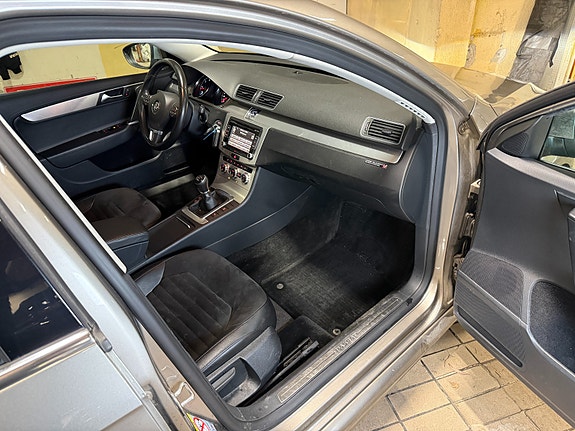 Volkswagen Passat 22 of 30