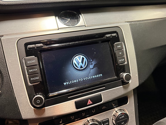 Volkswagen Passat 12 of 30