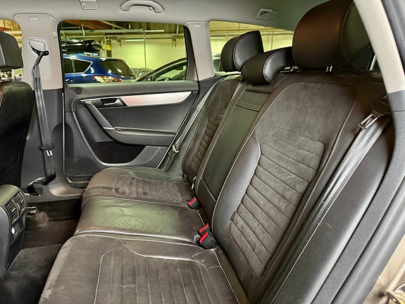 Volkswagen Passat 18 of 30