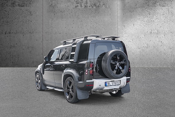 Land Rover Defender 110 8 of 30