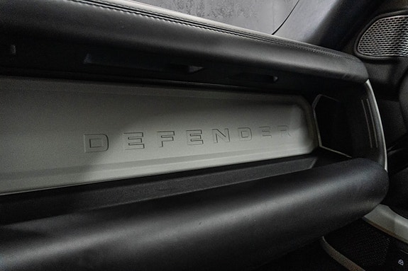 Land Rover Defender 110 30 of 30