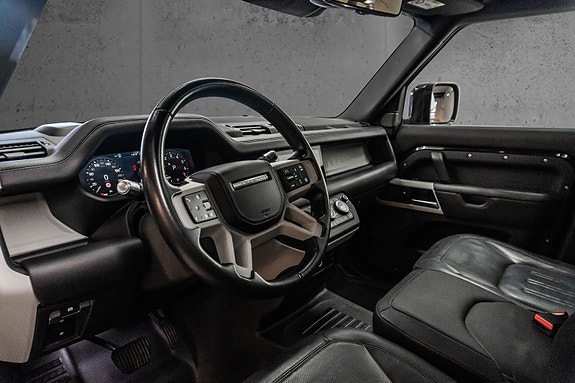 Land Rover Defender 110 18 of 30