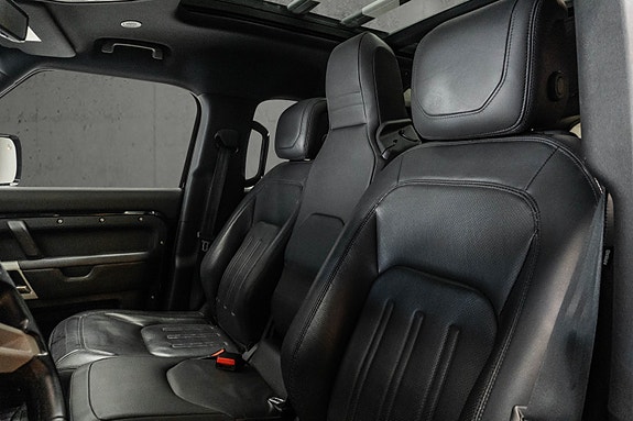 Land Rover Defender 110 19 of 30