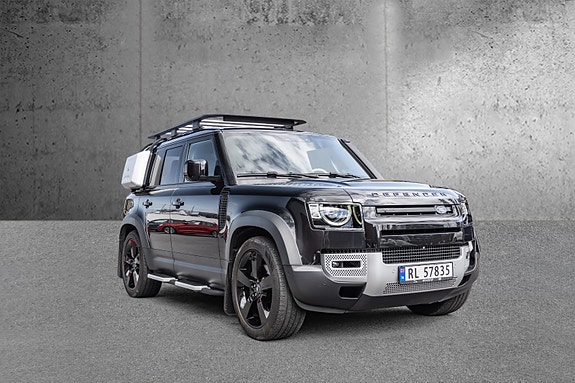 Land Rover Defender 110 4 of 30