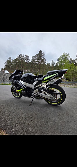 Honda CBR 929 RR 6 of 8
