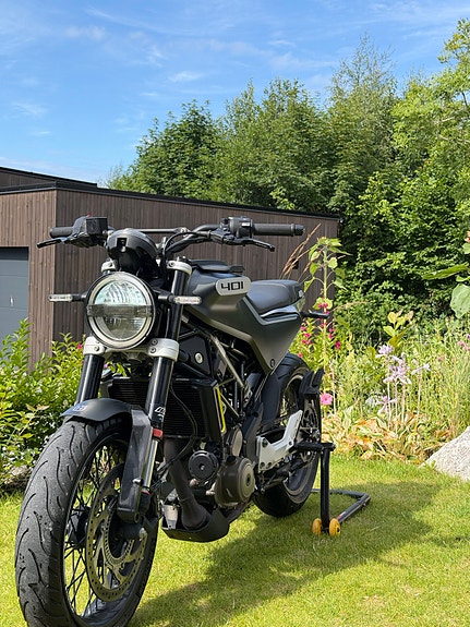 Husqvarna Svartpilen 401 11 of 12