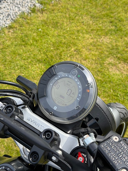Husqvarna Svartpilen 401 8 of 12