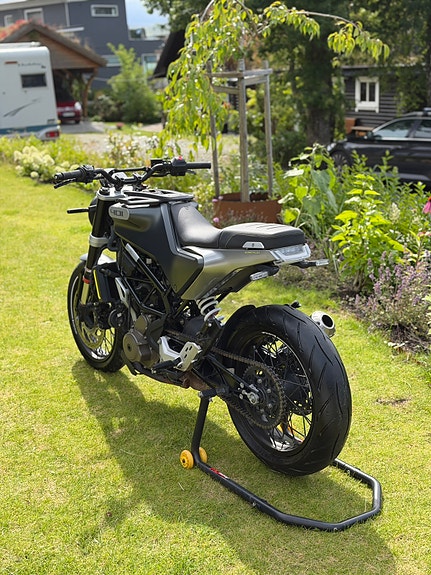 Husqvarna Svartpilen 401 4 of 12