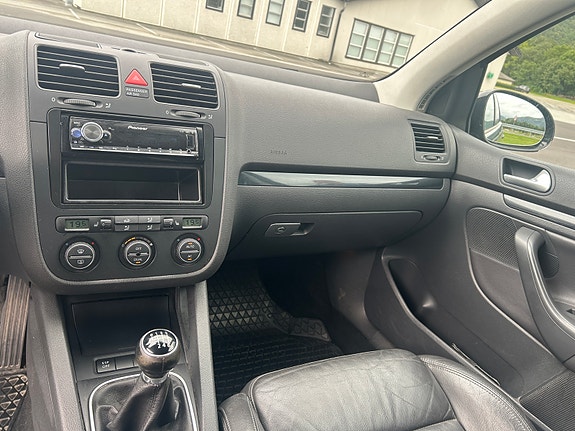 Volkswagen Golf V 14 of 23