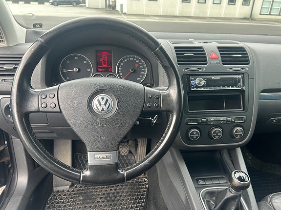 Volkswagen Golf V 11 of 23