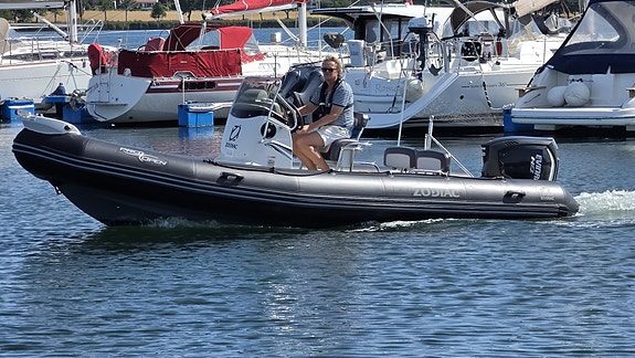 Meget pen og vedlikeholdt Zodiac Pro Open 650 | Navigasjon | Stereo | Vannski 5 of 13