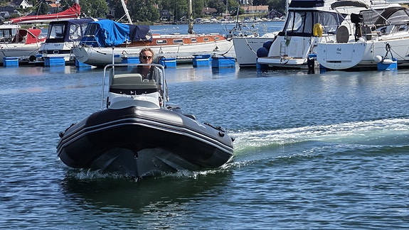 Meget pen og vedlikeholdt Zodiac Pro Open 650 | Navigasjon | Stereo | Vannski 6 of 13