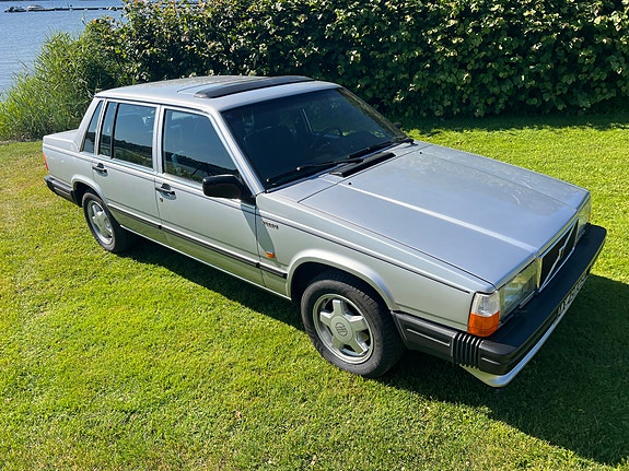 Volvo 740 3 of 30