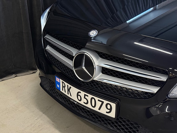 Mercedes-Benz 3 of 5