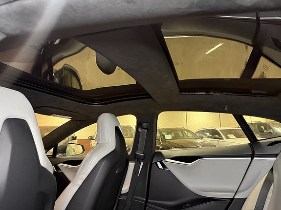 Tesla Model S 19 of 30
