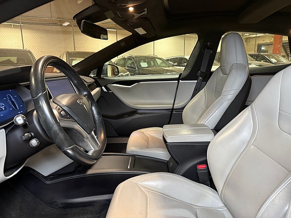 Tesla Model S 28 of 30