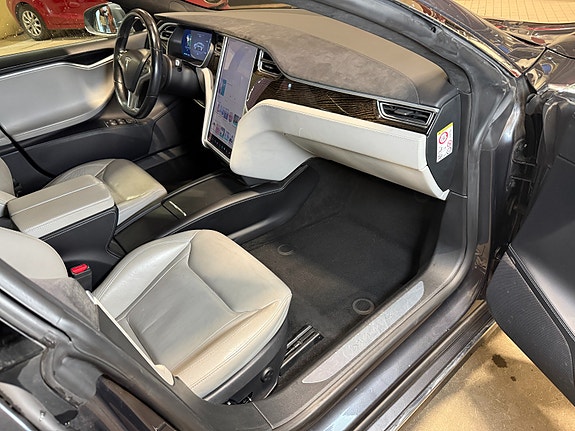 Tesla Model S 20 of 30