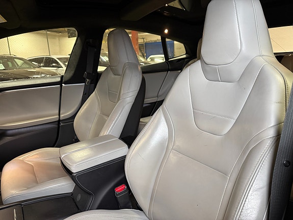 Tesla Model S 29 of 30