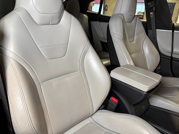 Tesla Model S 23 of 30