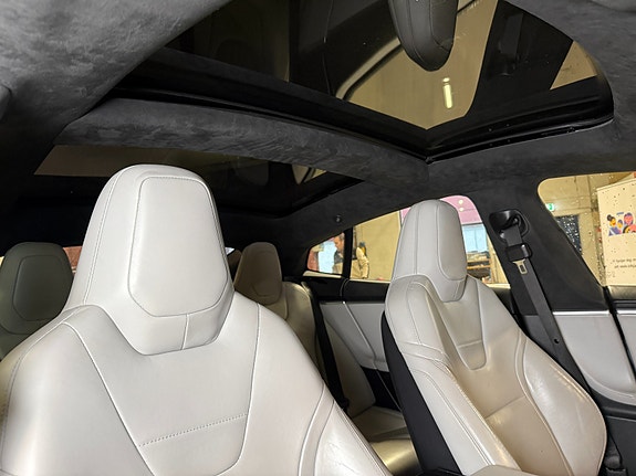 Tesla Model S 24 of 30