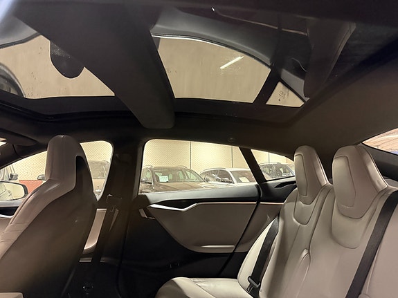 Tesla Model S 16 of 30