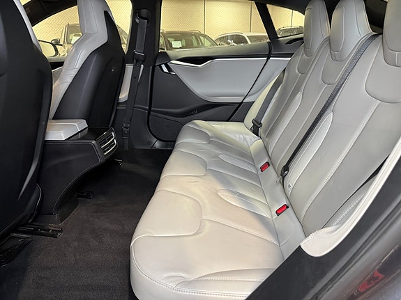 Tesla Model S 15 of 30