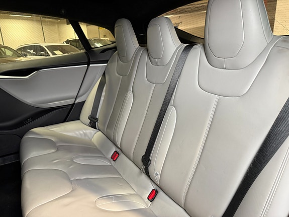 Tesla Model S 17 of 30