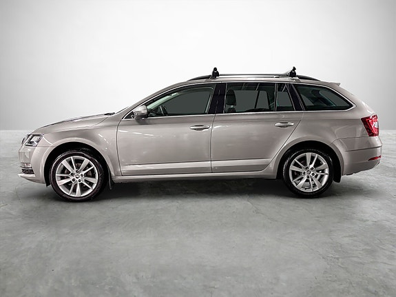 Skoda Octavia 2 of 5