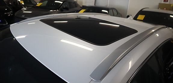 Lexus UX300e 11 of 30
