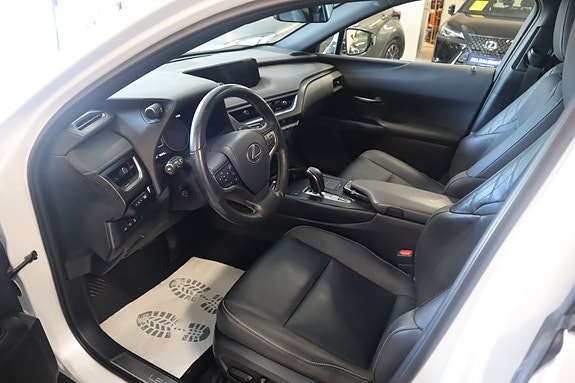 Lexus UX300e 15 of 30