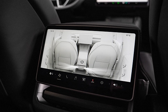 Tesla Model Y 19 of 30