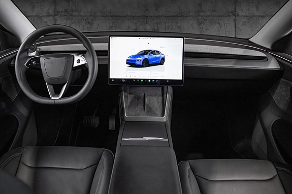 Tesla Model Y 21 of 30