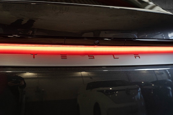 Tesla Model Y 12 of 30