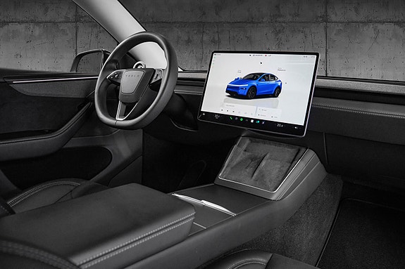 Tesla Model Y 22 of 30