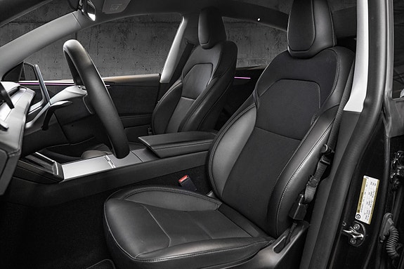 Tesla Model Y 15 of 30