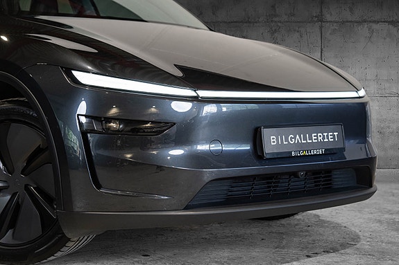 Tesla Model Y 3 of 30