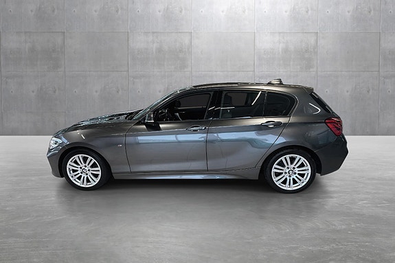BMW 118i 2 of 5