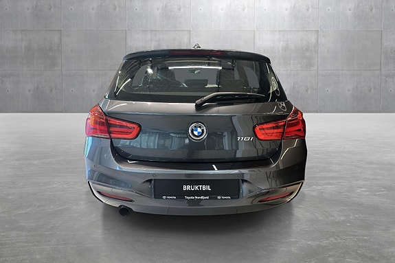 BMW 118i 4 of 5