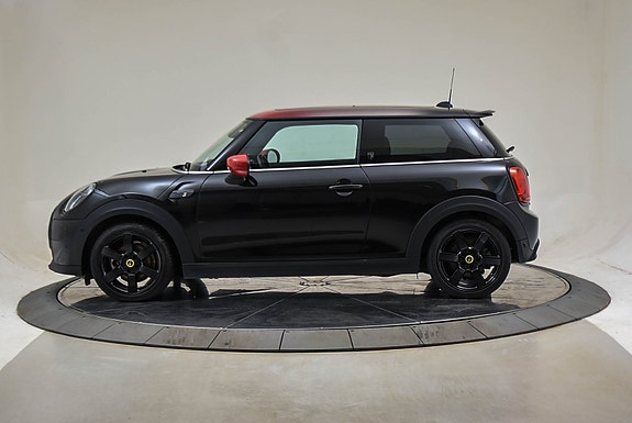 MINI Cooper SE 2 of 5