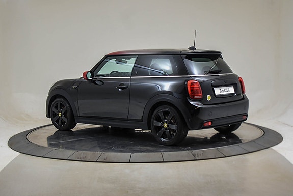 MINI Cooper SE 3 of 5
