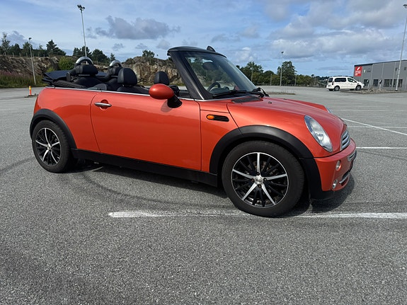 MINI Cooper 4 of 5