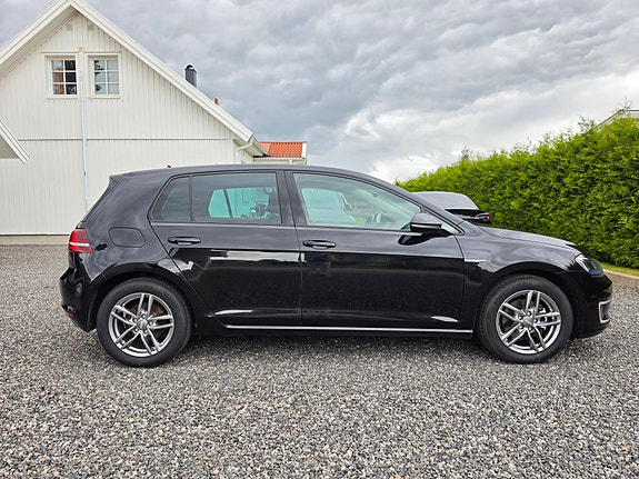 Volkswagen e-Golf VII 2 of 5
