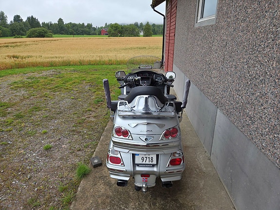 Honda GL 1800 Goldwing 8 of 10