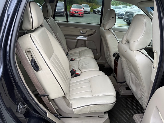 Volvo XC90 24 of 26