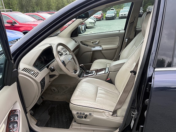 Volvo XC90 9 of 26