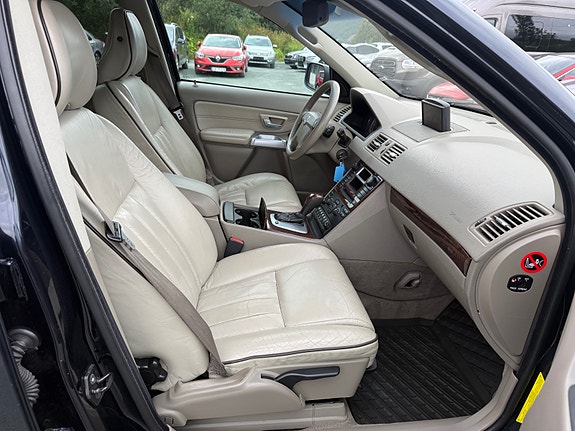 Volvo XC90 25 of 26