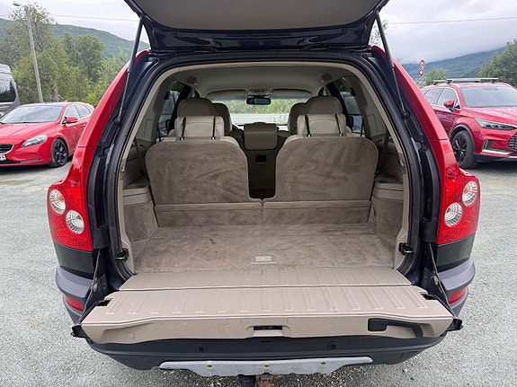 Volvo XC90 22 of 26