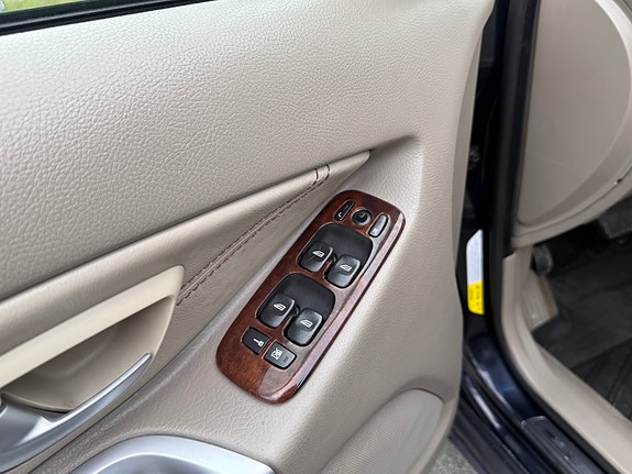 Volvo XC90 10 of 26