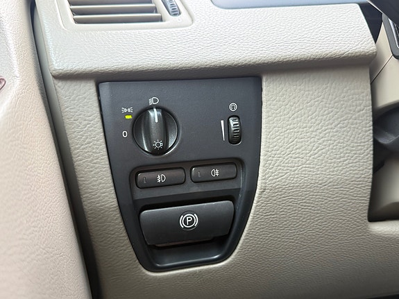 Volvo XC90 16 of 26