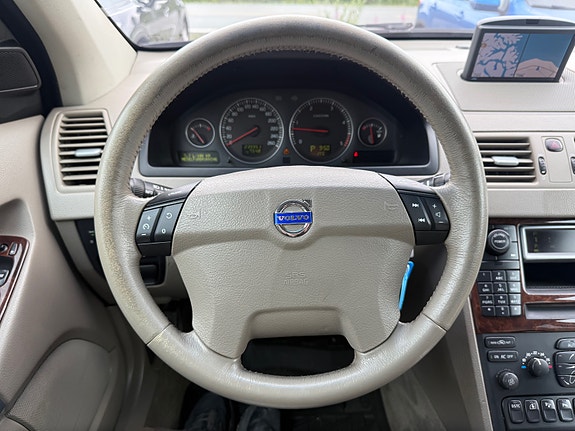 Volvo XC90 13 of 26